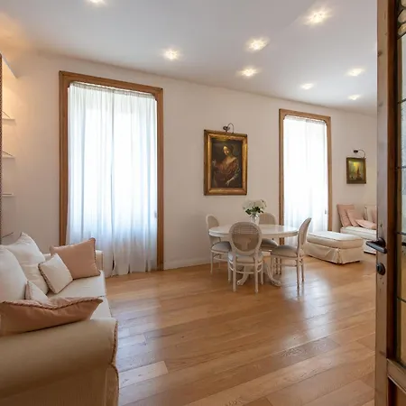 Art Atelier Vitelleschi דירה *