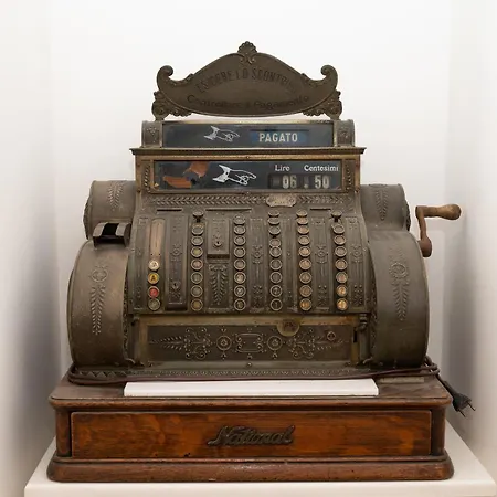 Art Atelier Vitelleschi דירה